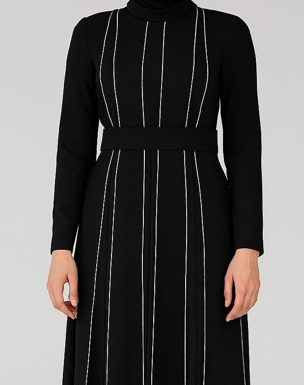 2898 SIFIR YAKA BELİ KUŞAKLI ÜST TAŞ VE PARÇALI DETAYLI KLOŞ ABİYE #02-25#