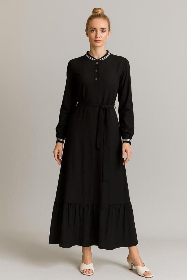 2122 ÖNÜ YARIM DÜĞMELİ YAKASI VE KOL UCU LASTİKLİ ARKA KISMI DÜZ ÖN KISMI FIRFIR DETAYLI RİBANA ELBİSE #04-25#