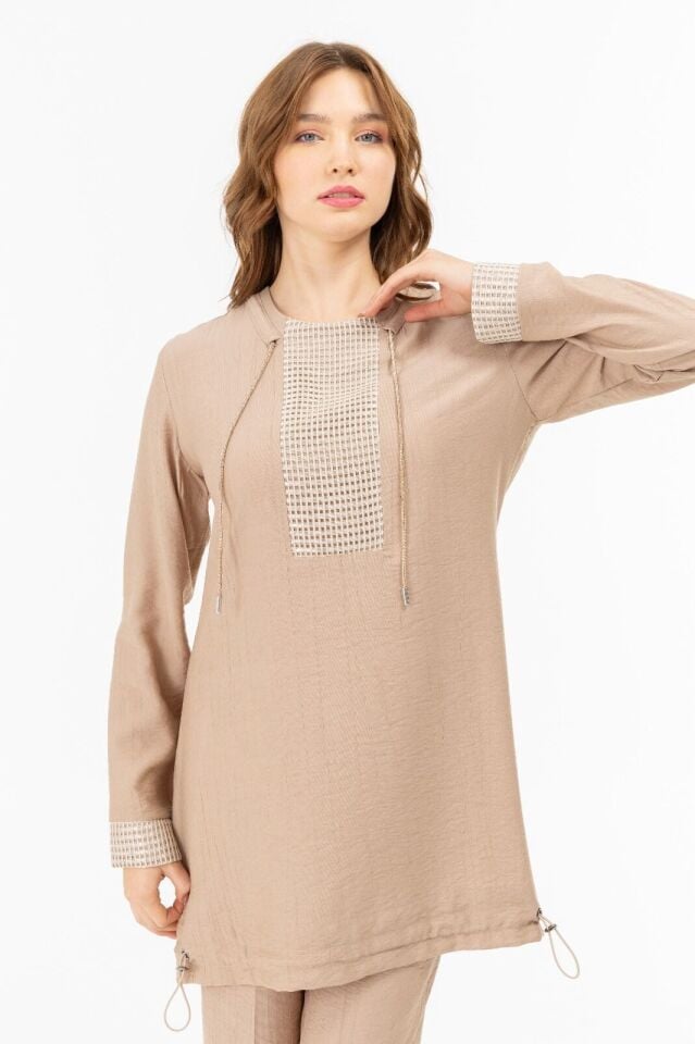 2040 YAKASI SIFIR YAKA VE İPLİ KOL UCU VE ÖNÜ FİLE DETAYLI ETEK UCU BÜZGÜLÜ PANTOLONUN BELİ LASTİKLİ BOL PAÇA SPOR İKİLİ TAKIM #04-25#