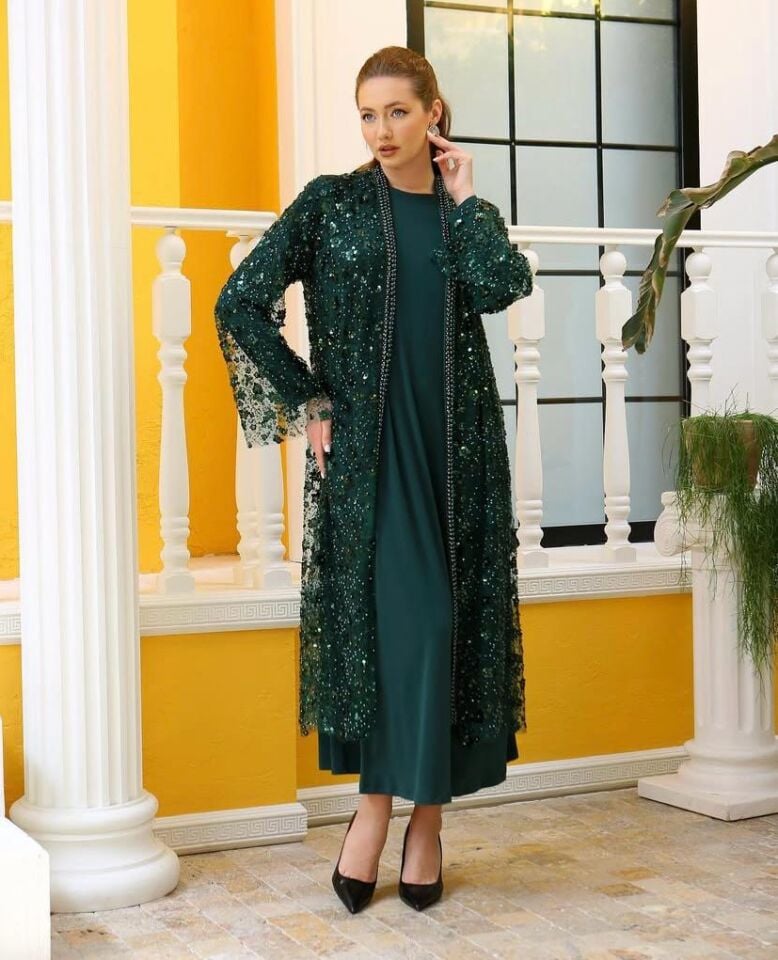 42905 BÜYÜK BEDEN  İÇ SANDY KUMAŞ DIŞ KENARLARI BONCUK DETAY PUL VE TAŞLI İKİLİ ABAYA