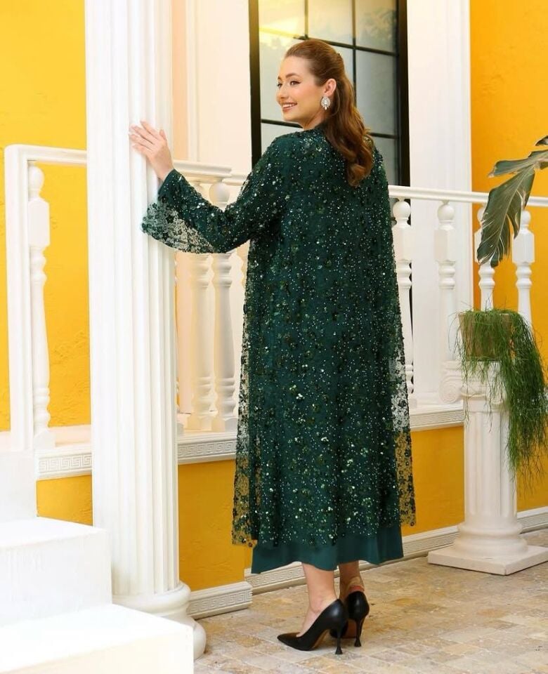 42905 BÜYÜK BEDEN  İÇ SANDY KUMAŞ DIŞ KENARLARI BONCUK DETAY PUL VE TAŞLI İKİLİ ABAYA