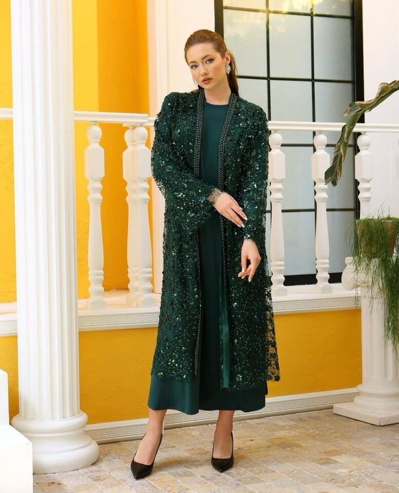 42905 BÜYÜK BEDEN  İÇ SANDY KUMAŞ DIŞ KENARLARI BONCUK DETAY PUL VE TAŞLI İKİLİ ABAYA