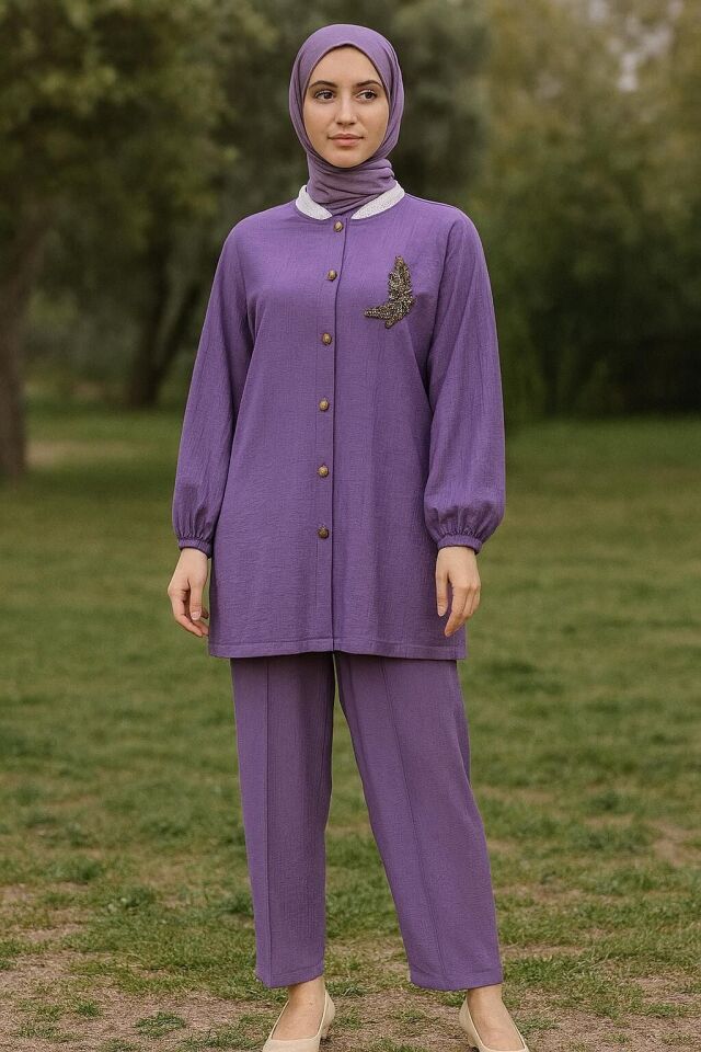 2052 YAKA KISMI LASTİKLİ ÖNÜ BOYDAN DÜĞMELİ ÖNDEN GÖĞÜS KISMI TAŞ DETAYLI KOL UCU LASTİKLİ PANTOLONUN BELİ LASTİKLİ SPOR ŞIK İKİLİ TAKIM #05-25#