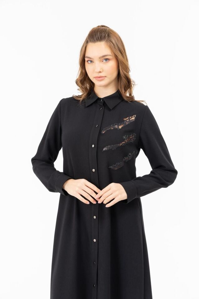 2087 ÖNÜ BOYDAN DÜĞMELİ KOL UCU MANŞETLİ GÖMLEK YAKA ÖN KISMI TAŞ VE BASKI DETAYLI ŞIK TUNİK #07-25#