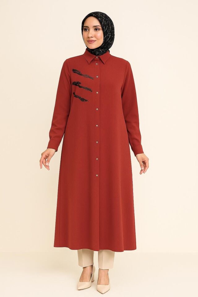 2087 ÖNÜ BOYDAN DÜĞMELİ KOL UCU MANŞETLİ GÖMLEK YAKA ÖN KISMI TAŞ VE BASKI DETAYLI ŞIK TUNİK #07-25#