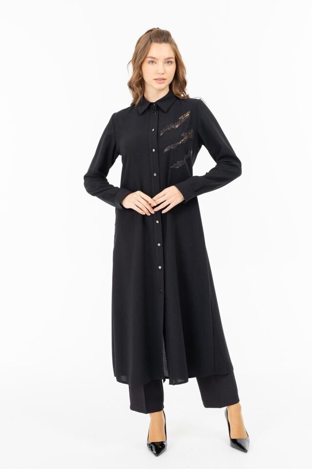 2087 ÖNÜ BOYDAN DÜĞMELİ KOL UCU MANŞETLİ GÖMLEK YAKA ÖN KISMI TAŞ VE BASKI DETAYLI ŞIK TUNİK #07-25#