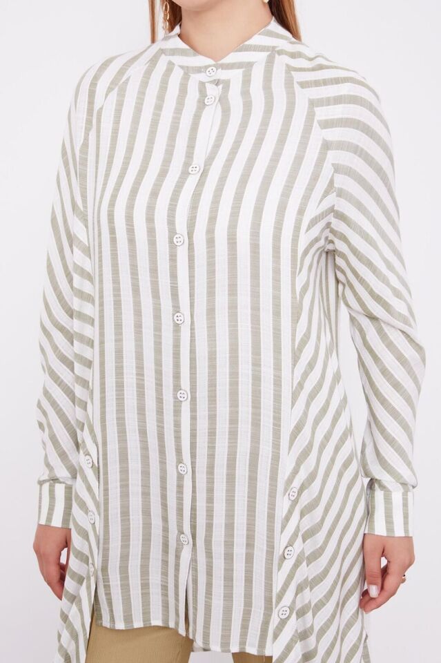 230092 ÖNÜ DÜĞMELİ ÇİZGİLİ KENARLARI YIRTMAÇLI OVERSİZE GÖMLEK #03-25#