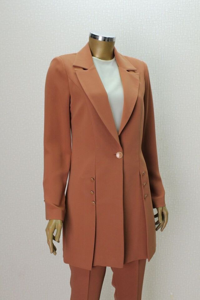 7003 ÖNDEN TEK DÜĞMELİ KOL UÇLARI VE ÖNÜ DÜĞME AKSESUARLI 3 LÜ TAKIM QYS TAKIM 7003 #24-03#