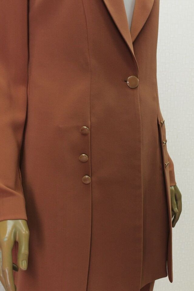 7003 ÖNDEN TEK DÜĞMELİ KOL UÇLARI VE ÖNÜ DÜĞME AKSESUARLI 3 LÜ TAKIM QYS TAKIM 7003 #24-03#