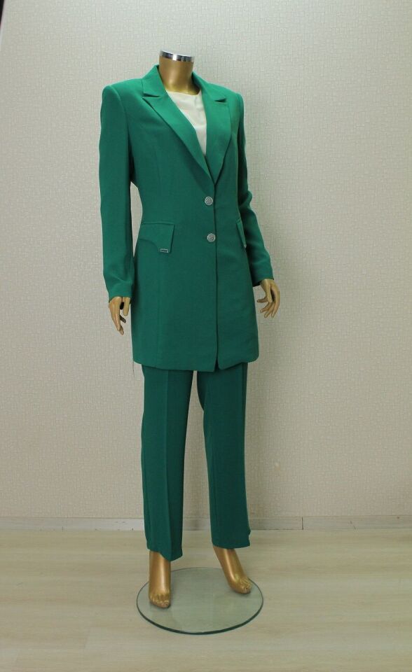 7032 CEKET ÖNDEN ÇÜFT DÜĞMELİ İÇ BLUZ SIFIR KOLUU PANTOLONUN BLEİ YARIM LASTİKLİ 3 LÜ TAKIM QYS TAKIM #24-033