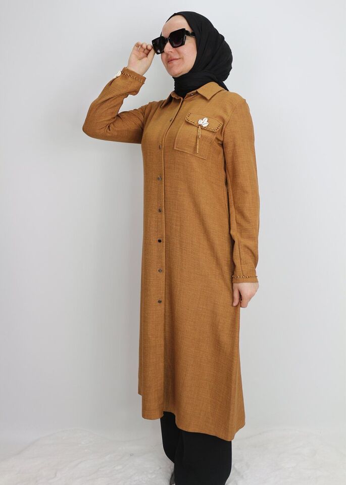 1635 TUNİK ÖNDEN DÜĞMELİ CEP KAPAK VE KOL UCU BONCUK DETAYLI UZUN TUNİK QYS TUNİK #24-03#