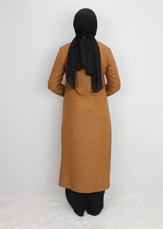 1635 TUNİK ÖNDEN DÜĞMELİ CEP KAPAK VE KOL UCU BONCUK DETAYLI UZUN TUNİK QYS TUNİK #24-03#