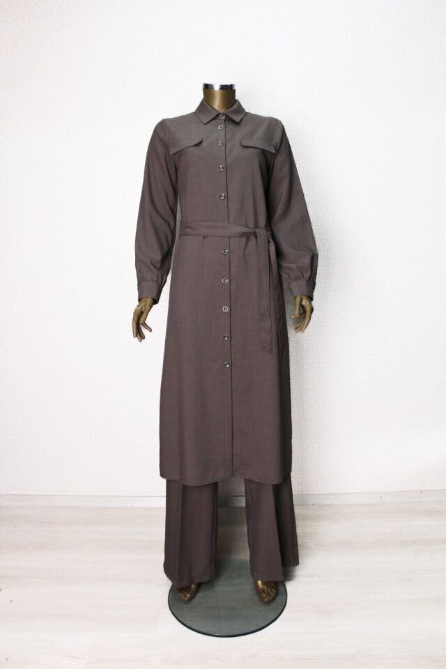 56001ÖNDEN DÜĞMELİ BEL BAĞLAMALI CEP KAPAKLI PANTOLON BOL PAÇA İKİLİ TAKIM QYS TAKIM #24-04#