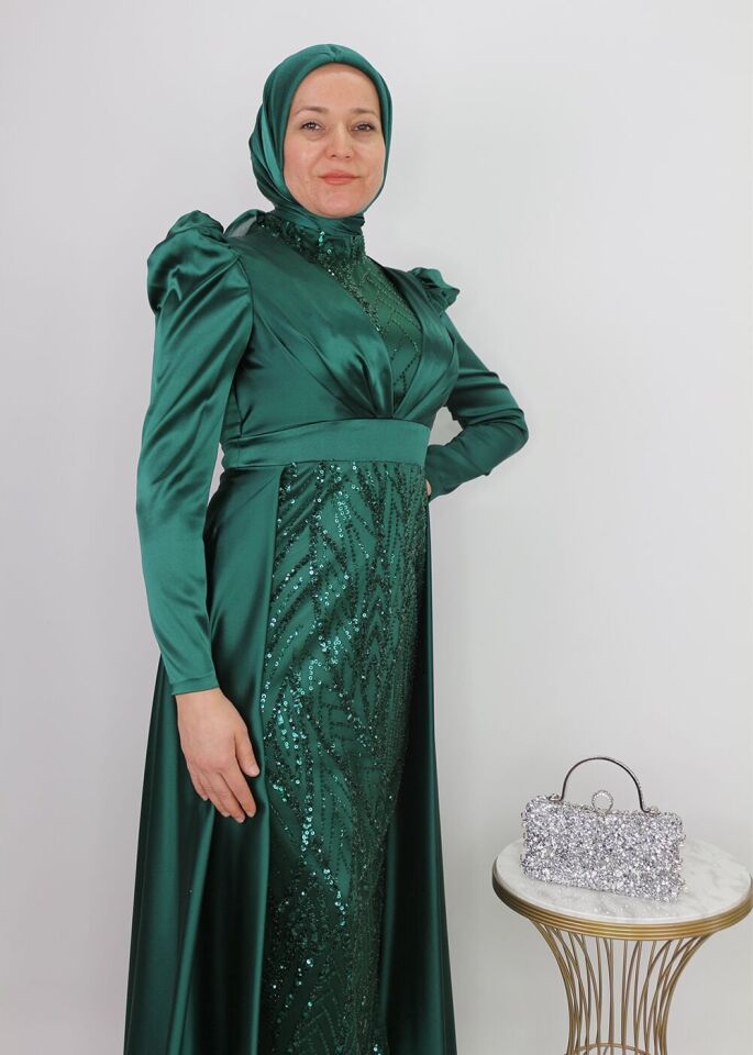 104 ÖNÜ TAŞ VE PUL İŞLEMELİ SIFIR YAKA SATEN BALIK TASARIM ABİYE ELBİİSE QYS ABİYE ELBİSE #23-03# 38 - ZÜMRÜT YEŞİLİ