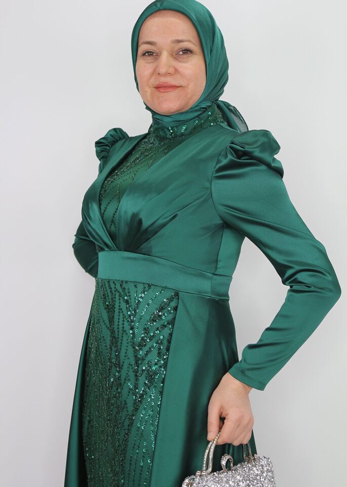 104 ÖNÜ TAŞ VE PUL İŞLEMELİ SIFIR YAKA SATEN BALIK TASARIM ABİYE ELBİİSE QYS ABİYE ELBİSE #23-03# 42 - ZÜMRÜT YEŞİLİ