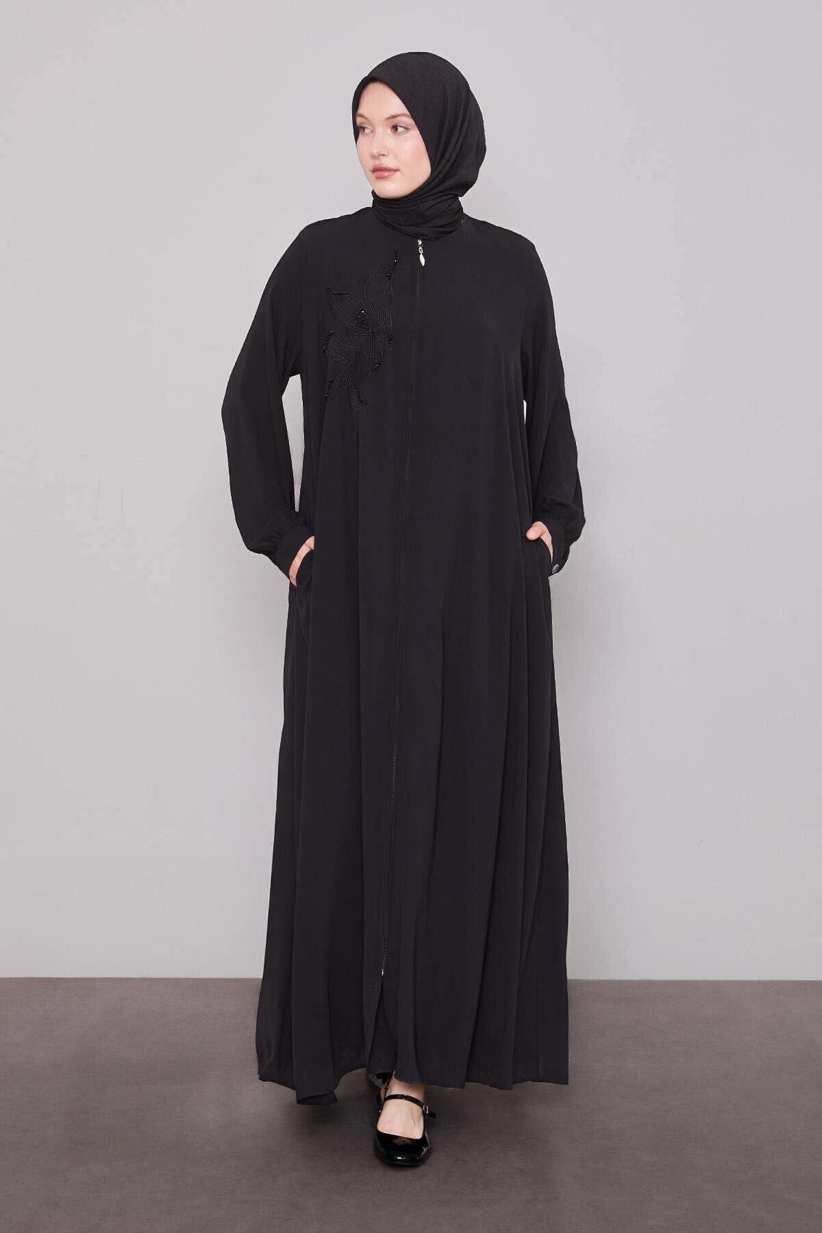 520561 GENİŞ KESİM SIFIR YAKA SAĞ KISMI NAKIŞ İŞLEMELİ FERACE #05-25#