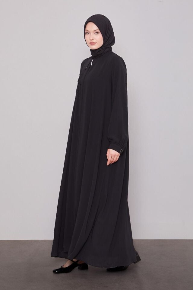 520561 GENİŞ KESİM SIFIR YAKA SAĞ KISMI NAKIŞ İŞLEMELİ FERACE #05-25#