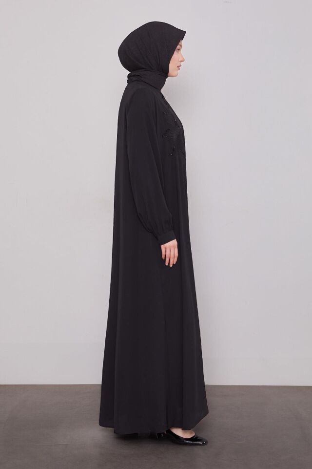 520561 GENİŞ KESİM SIFIR YAKA SAĞ KISMI NAKIŞ İŞLEMELİ FERACE #05-25#