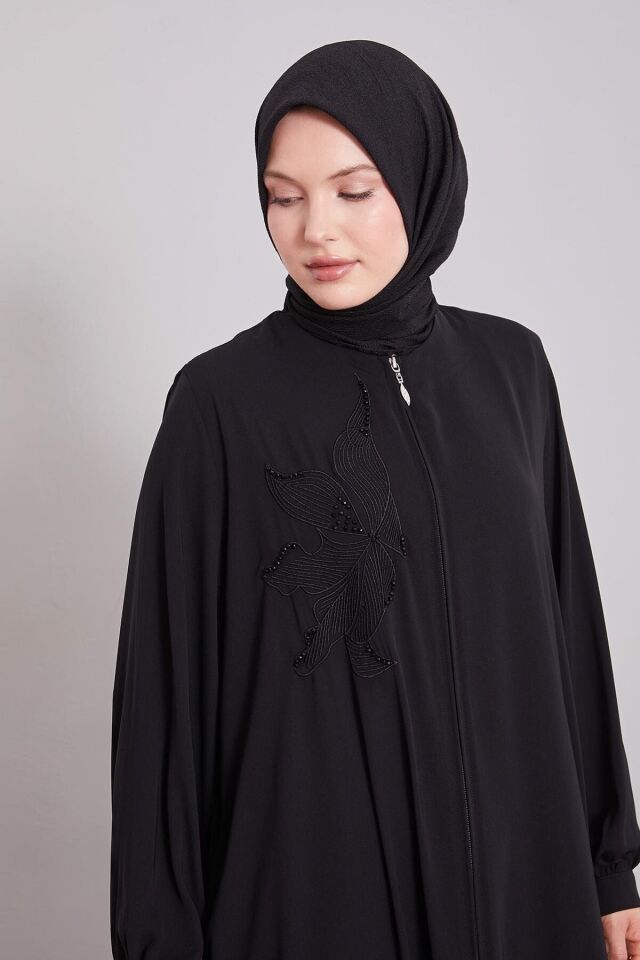 520561 GENİŞ KESİM SIFIR YAKA SAĞ KISMI NAKIŞ İŞLEMELİ FERACE #05-25#