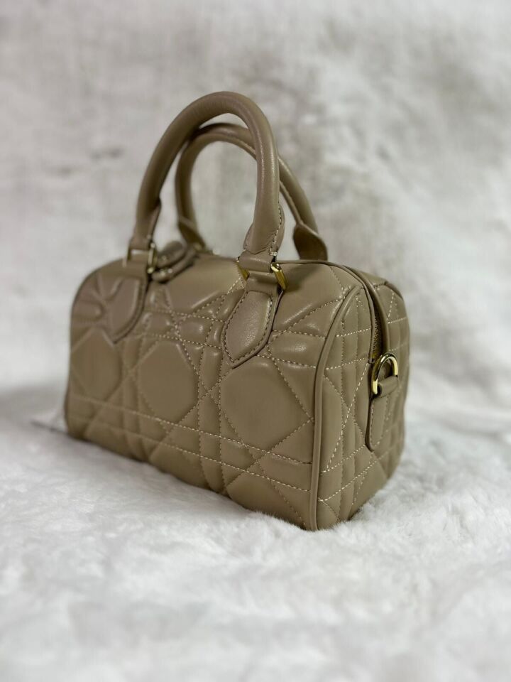 930338 KABARTMA DESENLİ EL VE ÇAPRAZ KULLANIMA UYGUN PREMİUM ÇANTA #08-25#