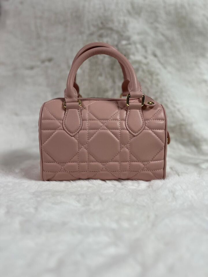 930338 KABARTMA DESENLİ EL VE ÇAPRAZ KULLANIMA UYGUN PREMİUM ÇANTA #08-25#