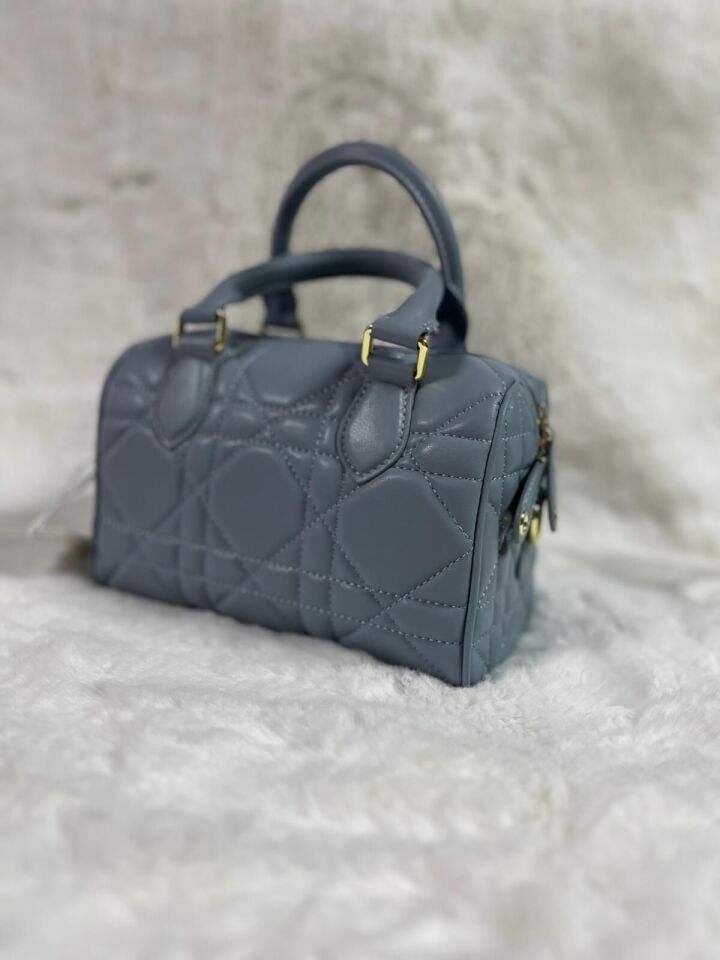 930338 KABARTMA DESENLİ EL VE ÇAPRAZ KULLANIMA UYGUN PREMİUM ÇANTA #08-25#