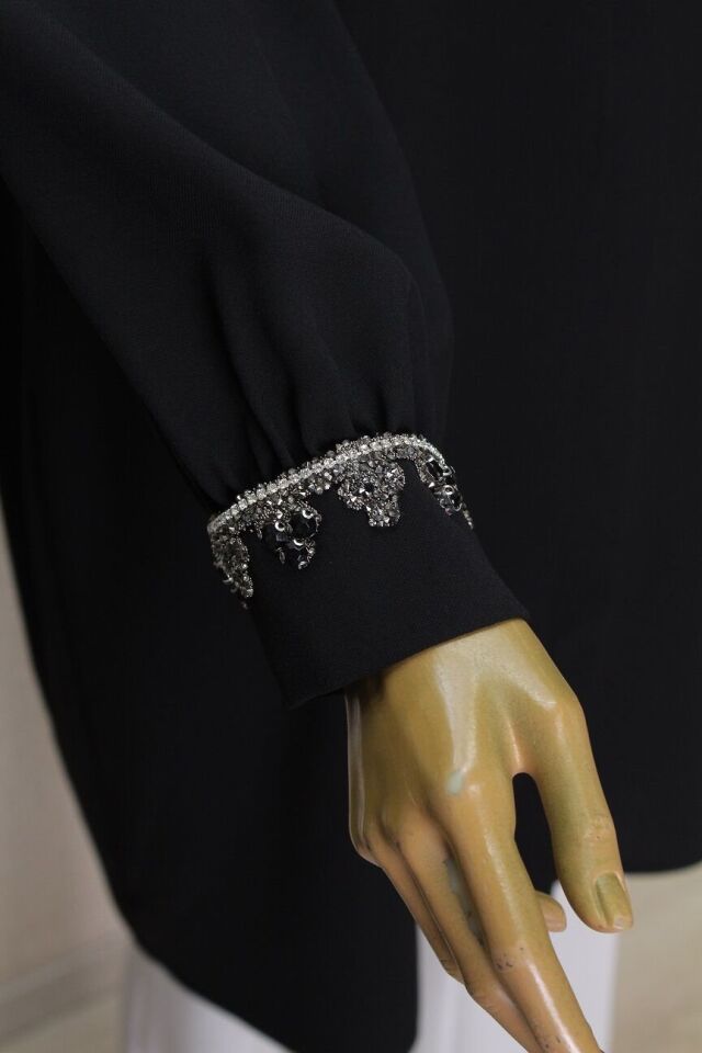 1514 TUNİK ÖNDEN GİZLİ DÜĞMELİ YAKASI VE KOL UÇLARI TAŞ İŞLEMELİ BÜYÜK BEDEN TUNİK QYS TUNİK 1514 #24-06#