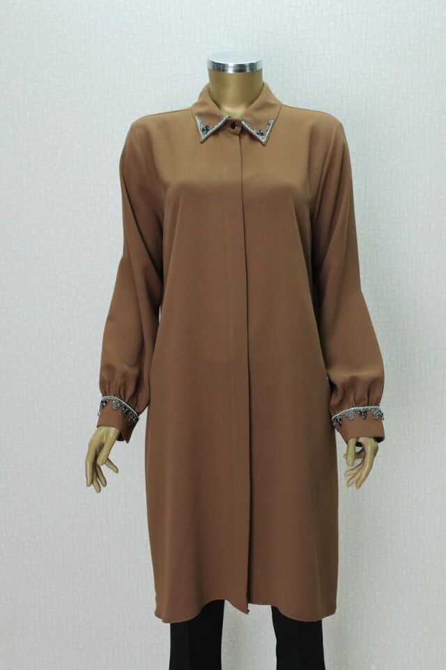 1514 TUNİK ÖNDEN GİZLİ DÜĞMELİ YAKASI VE KOL UÇLARI TAŞ İŞLEMELİ BÜYÜK BEDEN TUNİK QYS TUNİK 1514 #24-06#