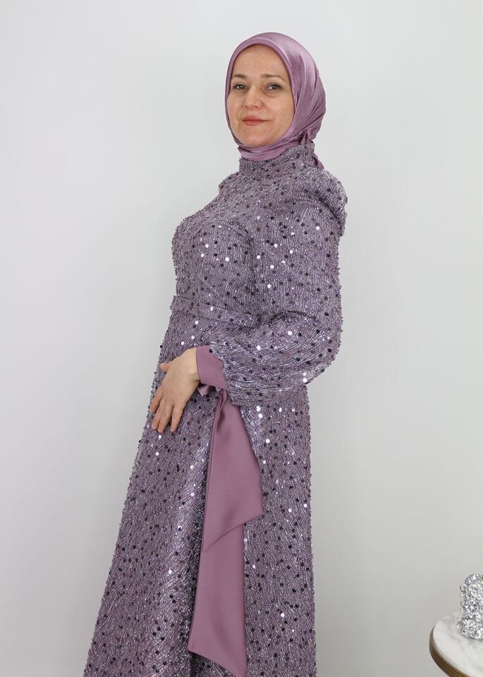 4457 ABİYE ELBİSE ÖNÜ VE ARKASI BOYDAN BONCUK İŞLEMELİ KOL UÇLARI KURDALE MİDİ BOY TASARIM ABİYE ELBİSE #24-010 40 - lavanta