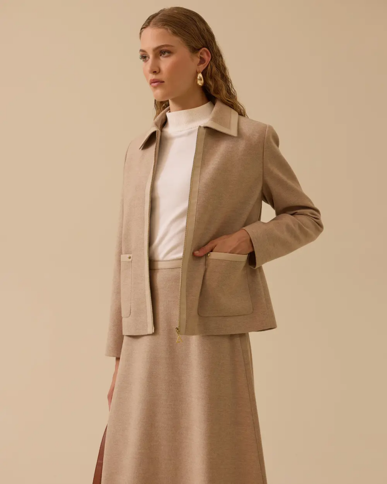 10002521110018 ÖNDEN FERMUARLI YAKASI VE CEP UÇLARI DERİ DETAYLI KISA CEKET