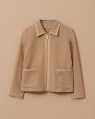 10002521110018 ÖNDEN FERMUARLI YAKASI VE CEP UÇLARI DERİ DETAYLI KISA CEKET