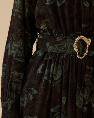 10002521311010 ÜSTÜ TÜL DESENLİ BELİ KEMERLİ ŞIK ELBİSE