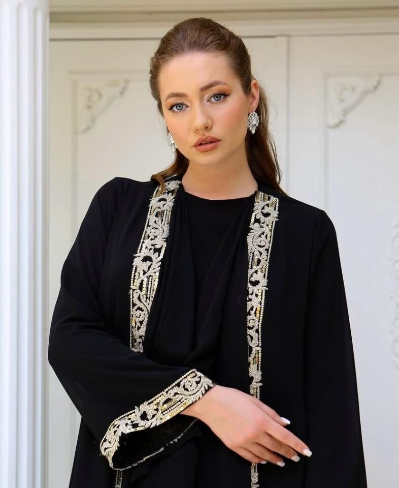 42923 İÇ BLUZ SANDY KUMAŞ DIŞ KISIM ŞİFON KOL UCU VE KENAR KISIMLARI GOLD İŞLEMELİ KENARLARI KENARLARI FIRFIR DETAYLI