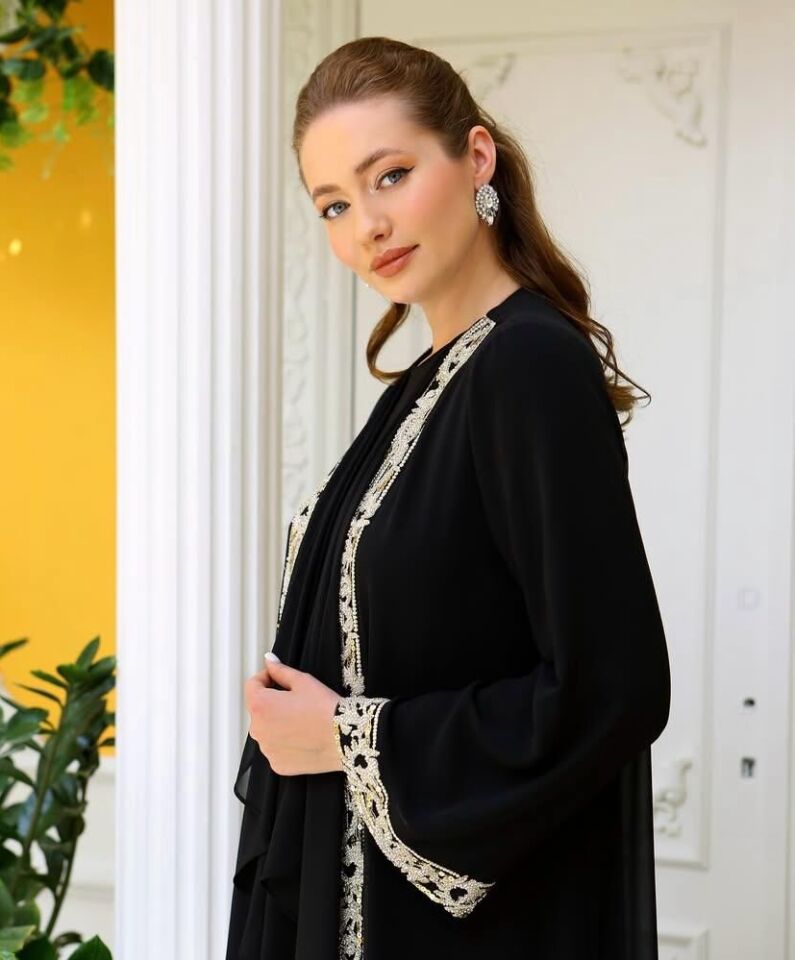 42923 İÇ BLUZ SANDY KUMAŞ DIŞ KISIM ŞİFON KOL UCU VE KENAR KISIMLARI GOLD İŞLEMELİ KENARLARI KENARLARI FIRFIR DETAYLI