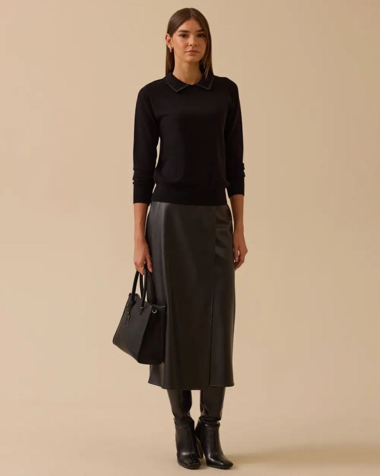 10002521710008 YAKASI İNCİ DETAYLI KOL UCU VE ETEK UCU LASTİKLİ KISA TRİKO BLUZ