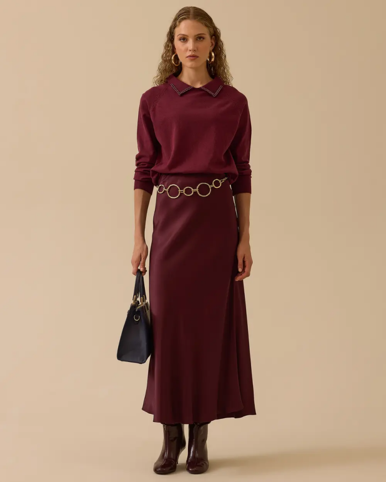 10002521710008 YAKASI İNCİ DETAYLI KOL UCU VE ETEK UCU LASTİKLİ KISA TRİKO BLUZ