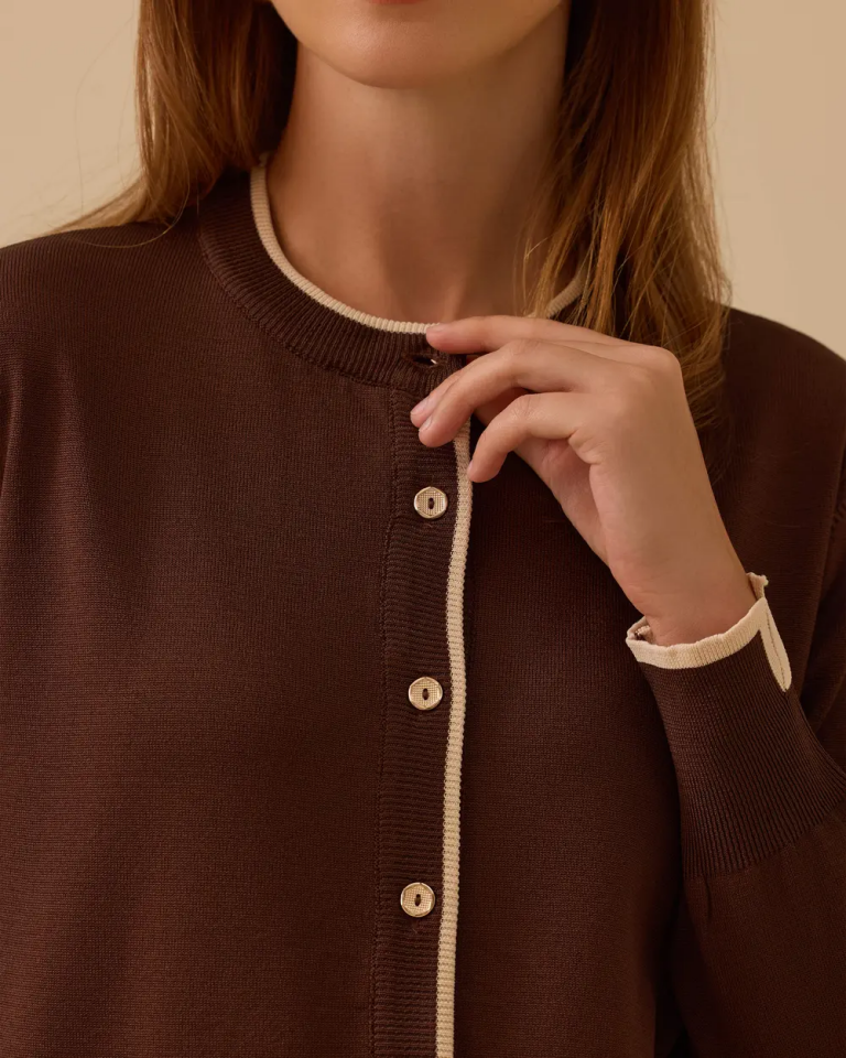 10002521710037 ÖNDEN DÜĞMELİ KOL UCU VE ETEK UCU LASTİKLİ MERSERİZE TRİKO HIRKA