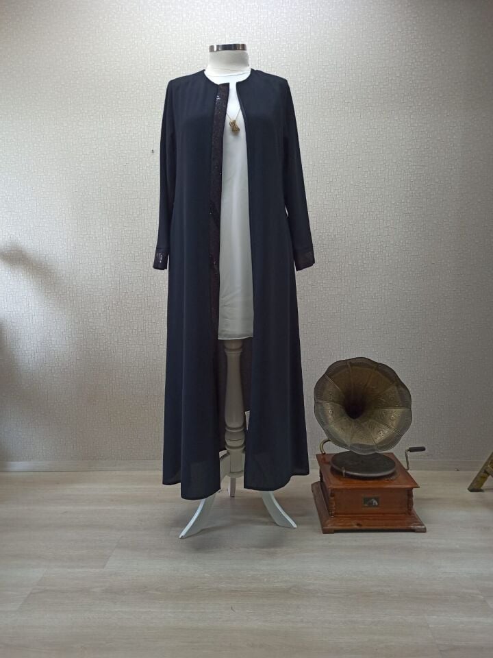 3021ÖNÜ VE KOL UÇLARI TAŞ İŞLEMELİ YUVARLAK YAKA GİZLİ FERMUARLI FEERACE QYS 3021 FERACE #22-01#