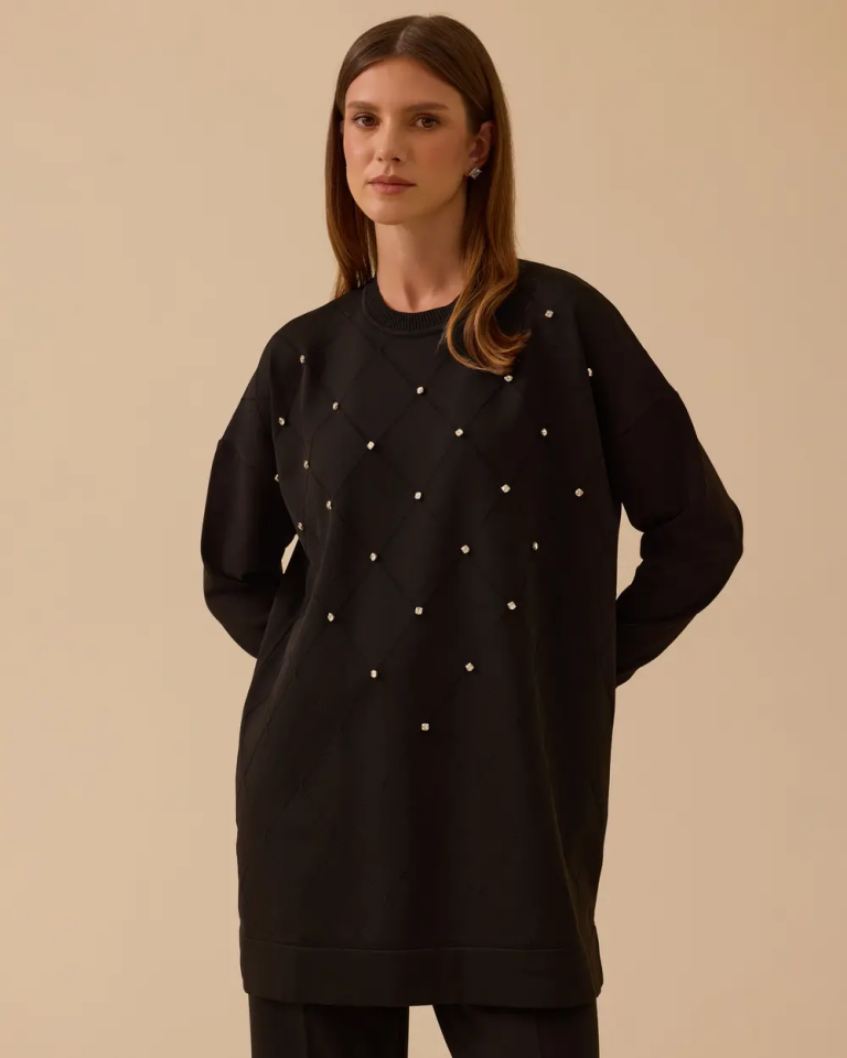 10002521711011 ÖNÜ BAKLAVA DESENLİ TAŞLI KOL UCU LASTİKLİ SOĞUK TRİKO TUNİK