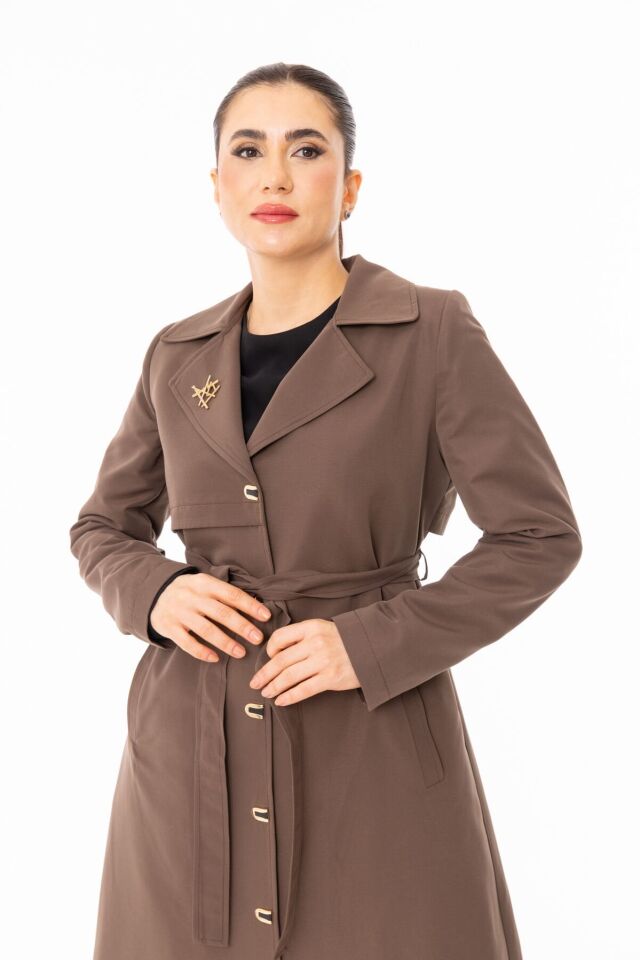 5473 ÖNÜ KREVUZE YAKA SIRT KISIM DETAYLI TAM BOY RİVETLİ TRENÇ#26#