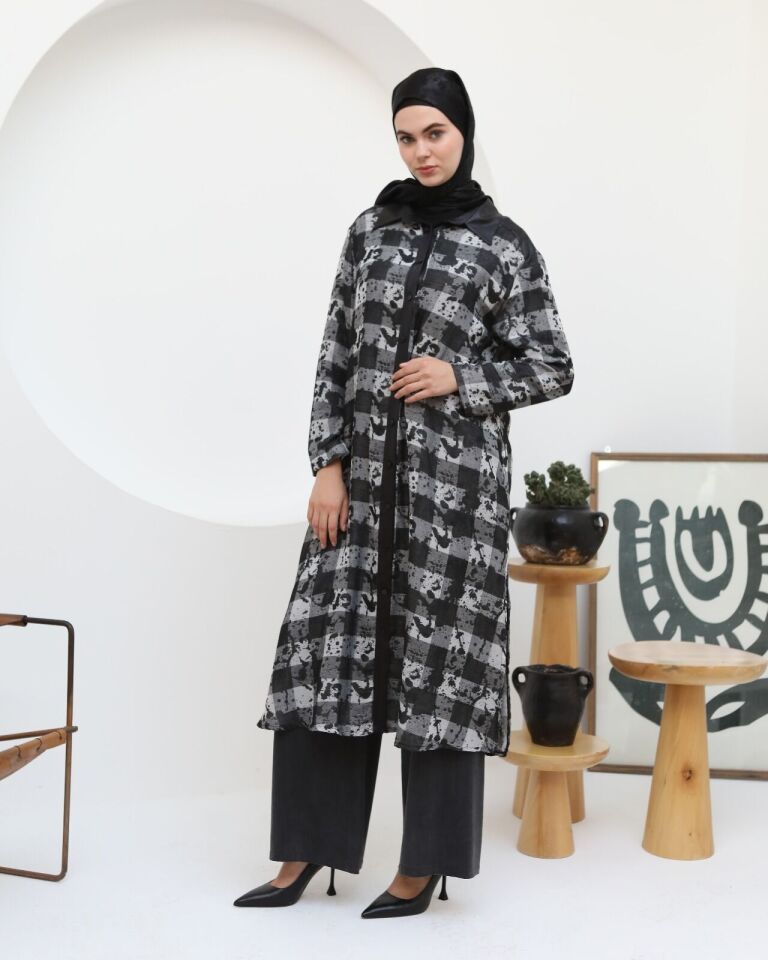 43401 ÖNÜ DÜĞMELİ YAKASI VE OMUZLARI DERİ DETAYLI ŞİLE BEZİ UZUN TUNİK