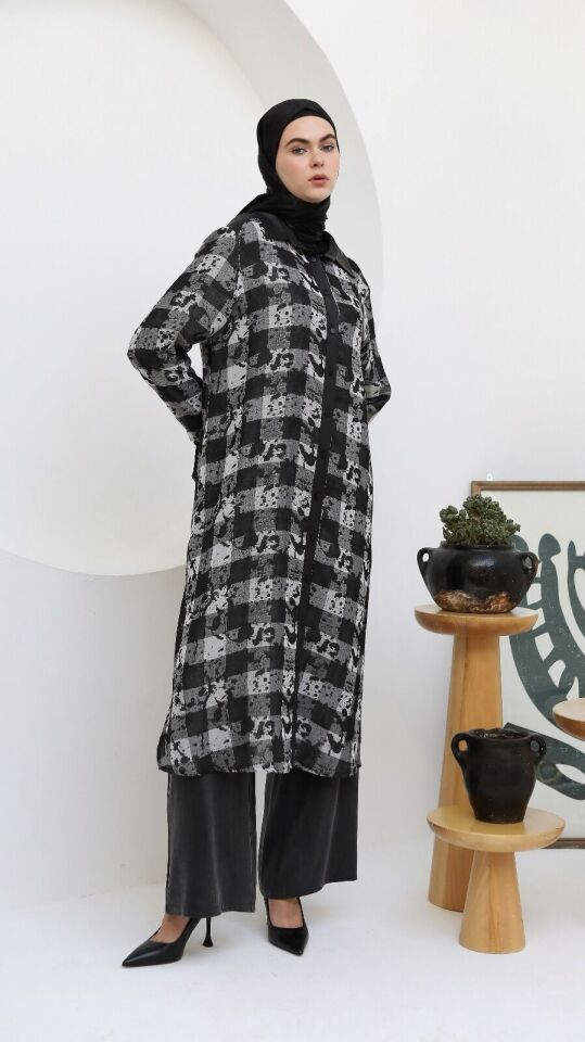 43401 ÖNÜ DÜĞMELİ YAKASI VE OMUZLARI DERİ DETAYLI ŞİLE BEZİ UZUN TUNİK