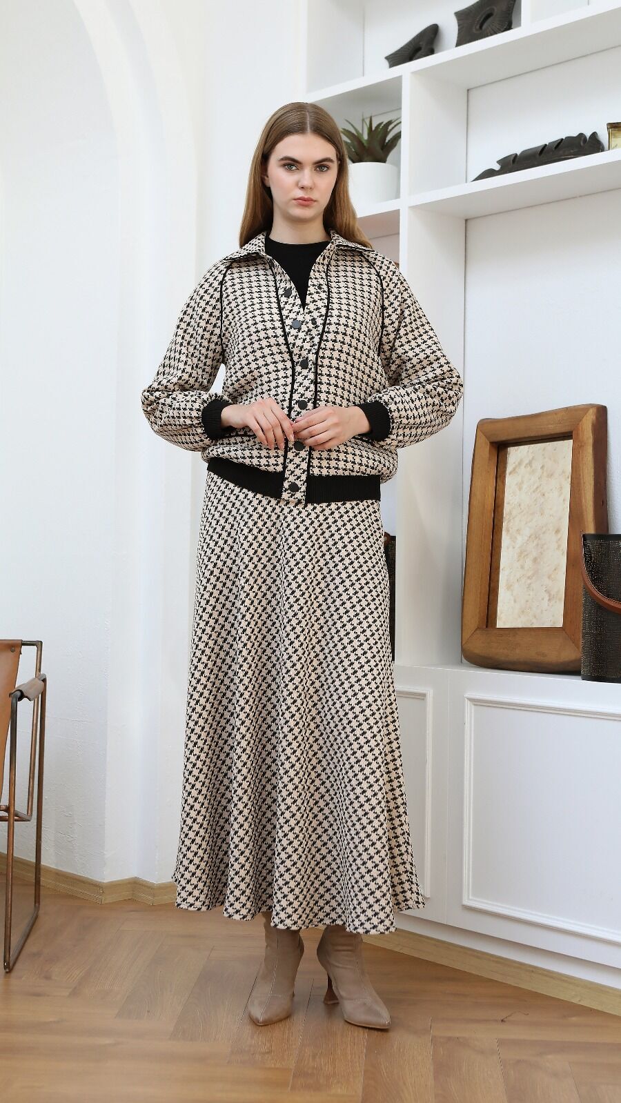 43832 ETEKLİ TAKIM ÖNÜ DÜĞMELİ CEP GÖRÜNÜMLÜ ALTI VE KOL UCU LASTİKLİ BEBE YAKA KLOŞ ETEKLİ TUİT KUMAŞ ETEKLİ TAKIM #01-25#