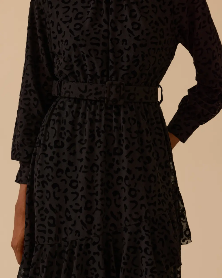 10002521311009 BELİ LASTİKLİ VE KEMERLİ ETEK UCU FIRFIRLI TÜLLÜ ŞIK ELBİSE