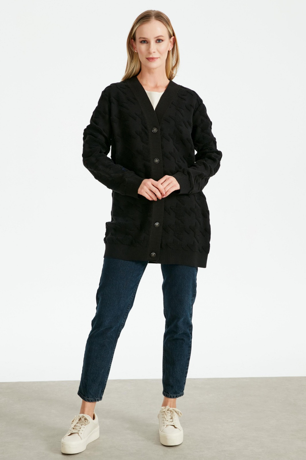 21504 KAZAYAKLI HAVLU ÖRGÜLÜ TRİKO HIRKA