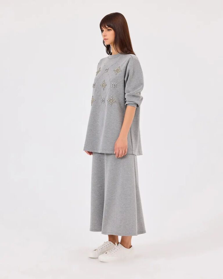 1004 ÖNÜ TAŞ DETAYLI SWEATSHİRT QKS