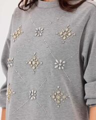 1004 ÖNÜ TAŞ DETAYLI SWEATSHİRT QKS