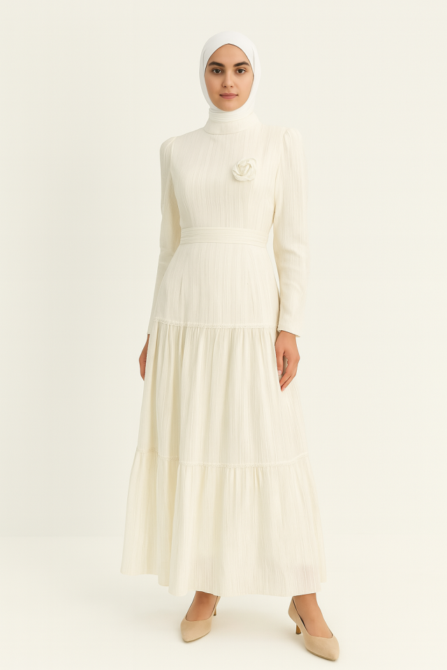 63078 SIFIR YAKA ETEĞİ KAT DETAYLI ÖNÜ ÇİÇEK ARMALI MÜSLİM KUMAŞ ELBİSE #03-25#