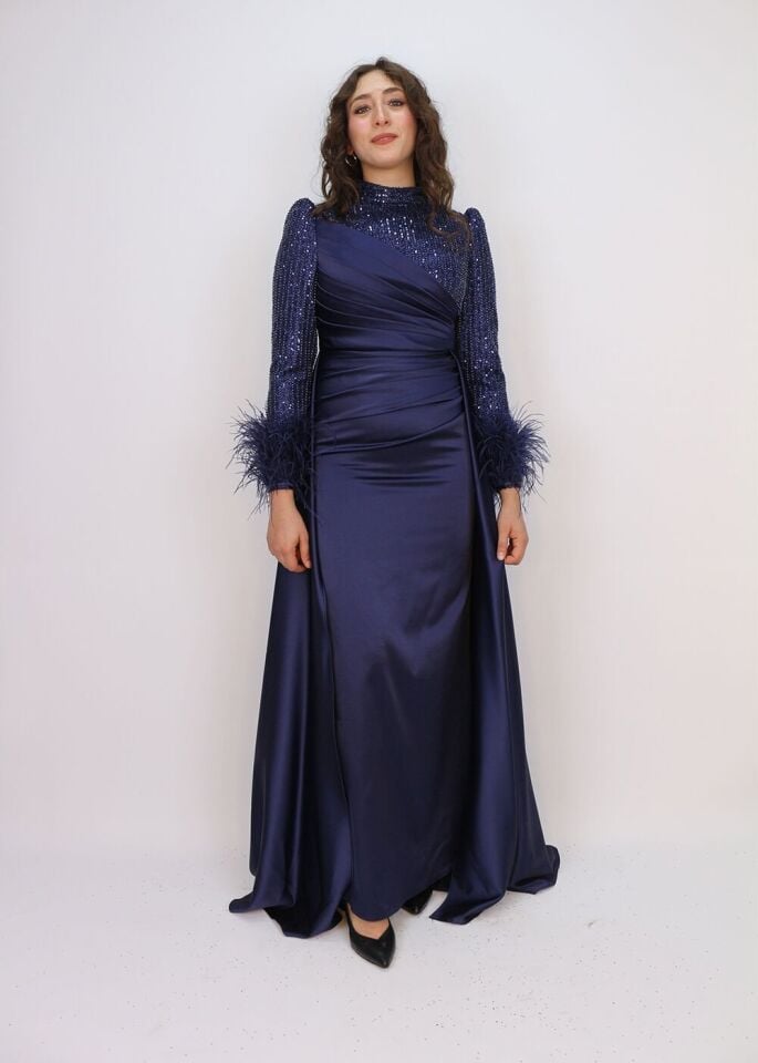 243 KOL UCU TÜYLÜ KOL VE GÖĞÜS TAŞ DETAY BEL BÜZGÜLÜ ARKASI PELERİNLİ BALIK MODEL ABİYE QKS