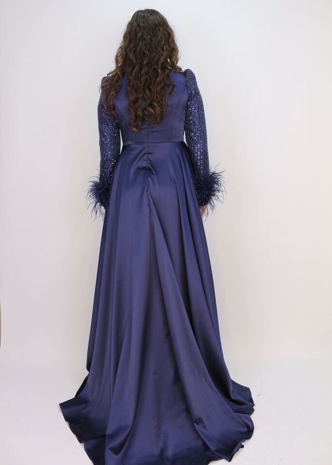 243 KOL UCU TÜYLÜ KOL VE GÖĞÜS TAŞ DETAY BEL BÜZGÜLÜ ARKASI PELERİNLİ BALIK MODEL ABİYE QKS